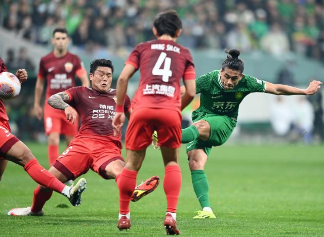 星空体育-【中超】张玉宁点射武磊绝平 国安2比2平海港