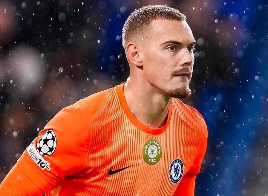 星空体育官网-约恩森无视詹姆斯呼唤准备直接离场，但被桑切斯拦住并喊去谢场